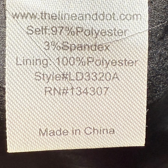 Line and Dot Sleeveless Black Dress - Picture 11 of 11